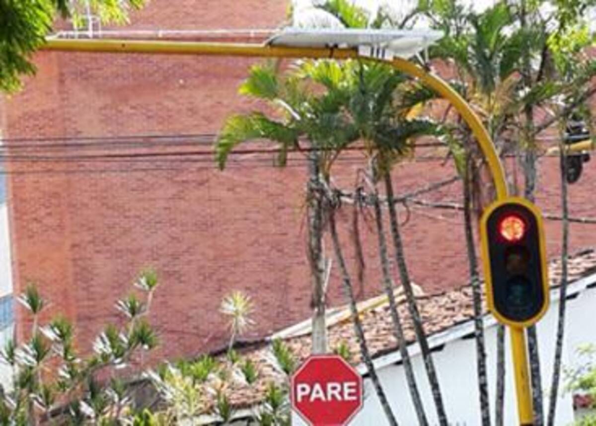 El semáforo fue instalado en el cruce vial de la carrera 34 con calle 26, en el barrio Alvernia. Especial para El País (Foto archivo)