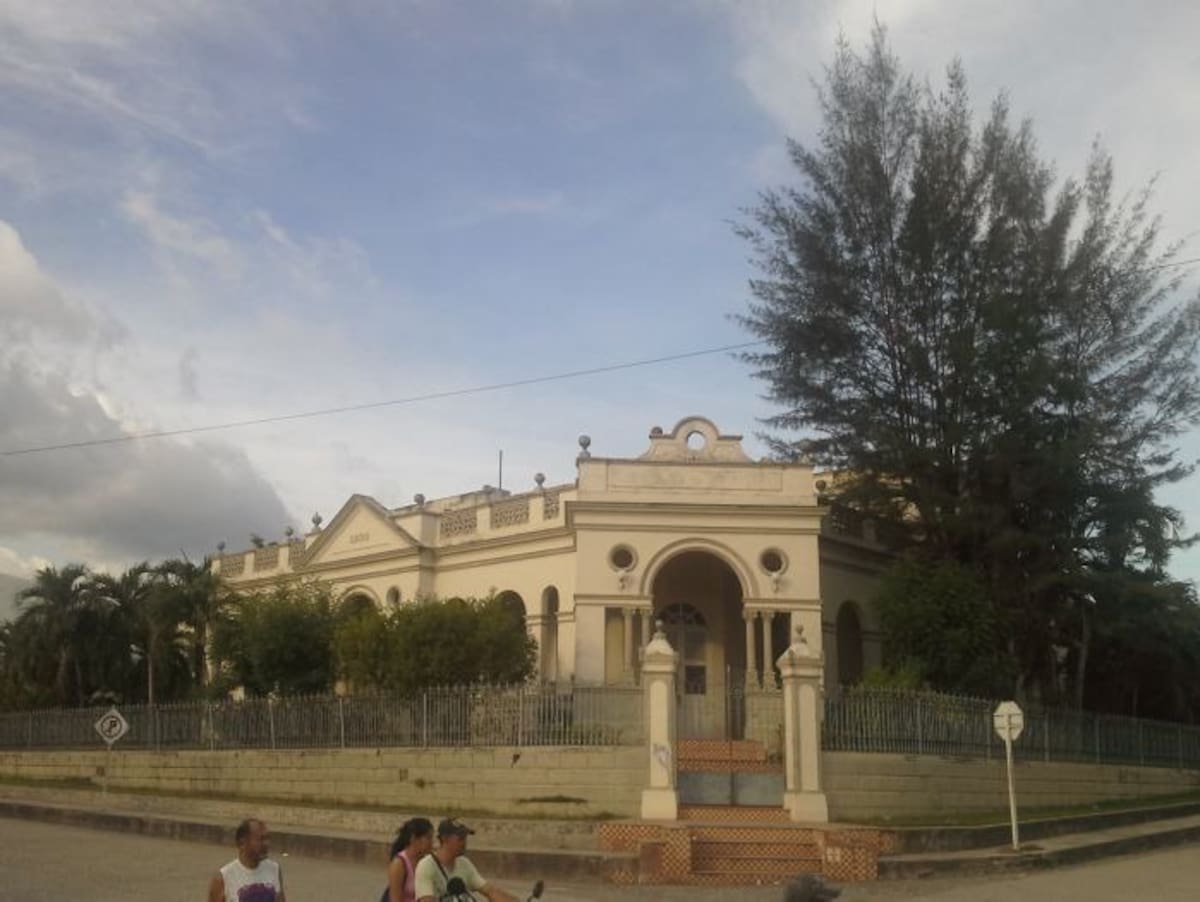 La arquitectura de Corozal, según los investigadores, es de tipo Vernácula en la zona rural y Republicana, Colonial, Art-deco, Contemporánea y Moderna en el centro de la ciudad.