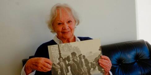 Murió a los 93 años la protagonista de la foto del beso en París