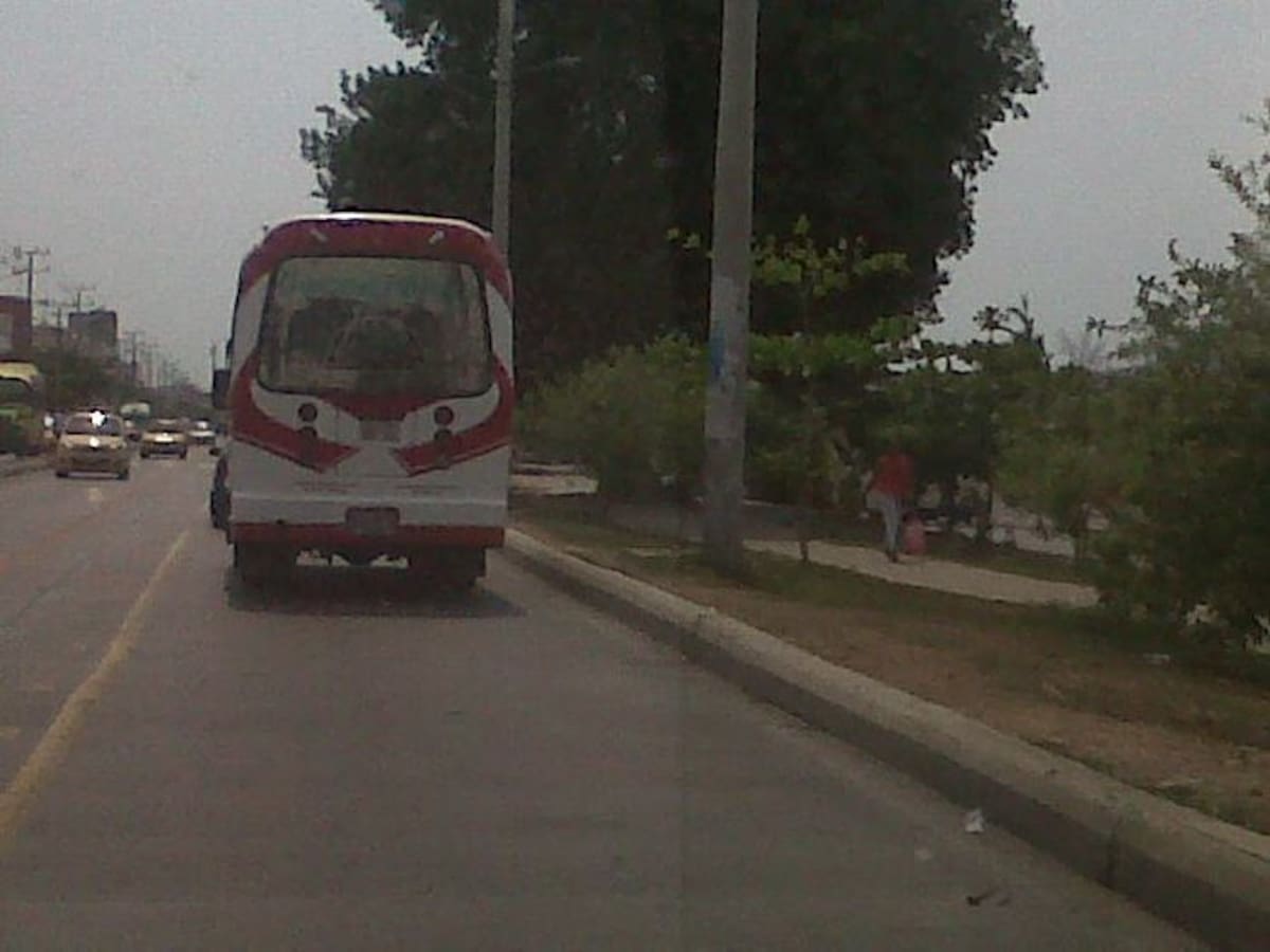 Buses y busetas que circulan por todas las vías. CORTESÍA