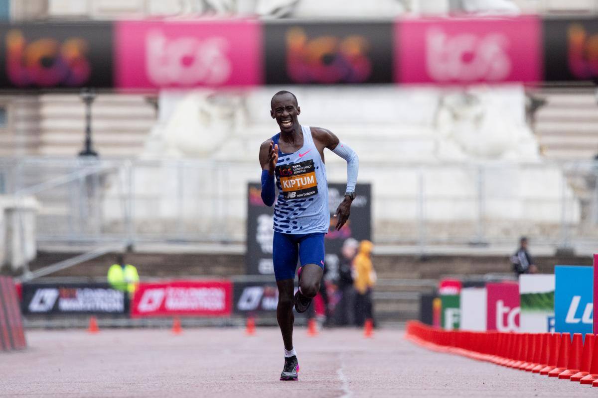 Kelvin Kiptum es el nuevo récord mundial de maratón a sus 23 años