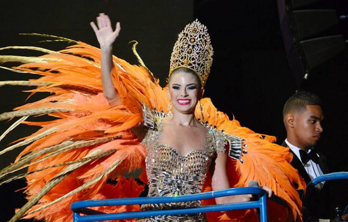 Cristina Felfle Fernández de Castro, reina del Carnaval 2015. RAFAEL POLO AVELLANEDA - COLPRENSA