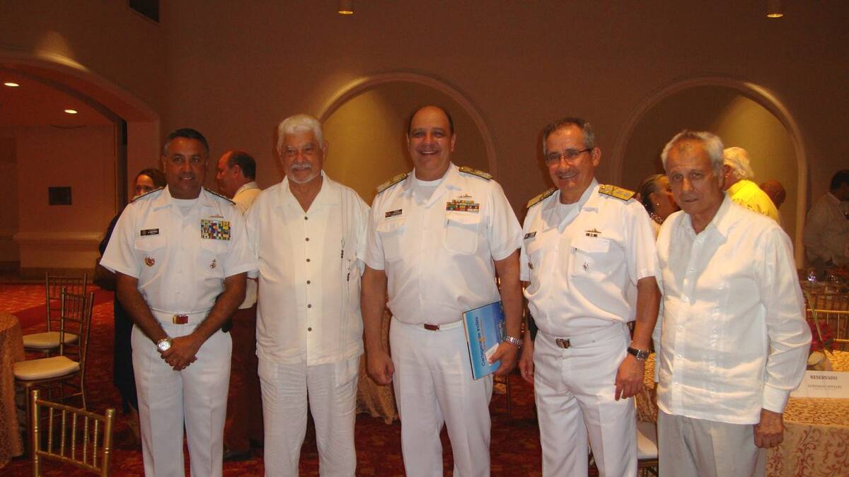 Contralmirante Antonio Martínez, Jaime Borda, vicealmirante Leonardo Santamaría, contralmirante Evelio Ramírez y Roberto Serrano.