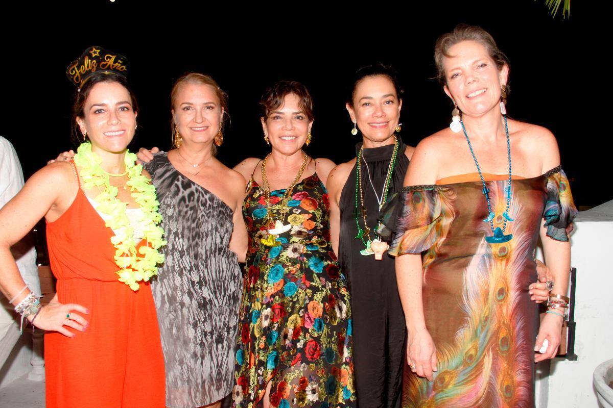 Laura Mantilla, Luchy de Consuegra, Alejandra Mantilla, María Claudia de Consuegra y María Fernanda de Sánchez.