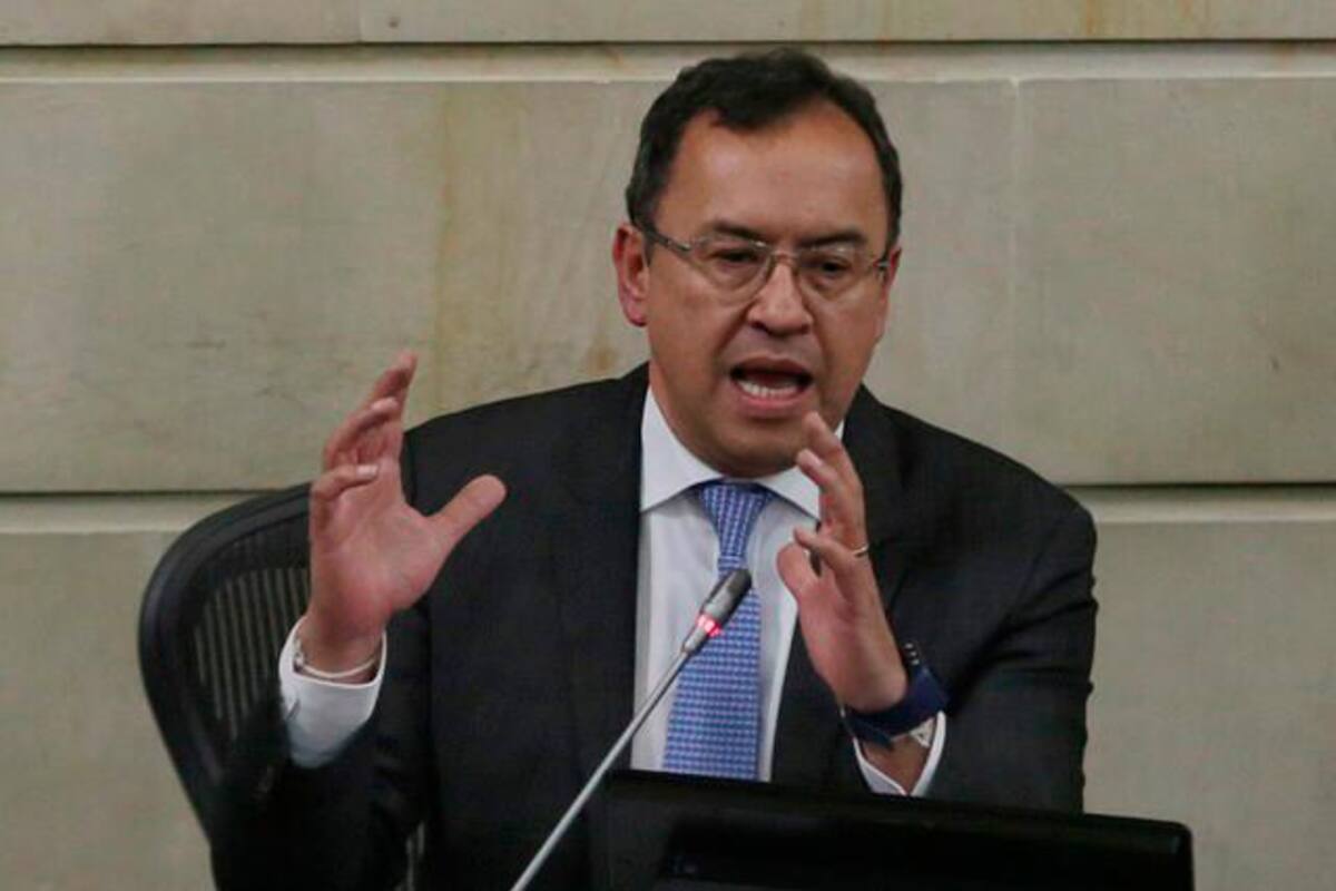 “Petro sí está facultado para levantar órdenes de captura”: Mininterior