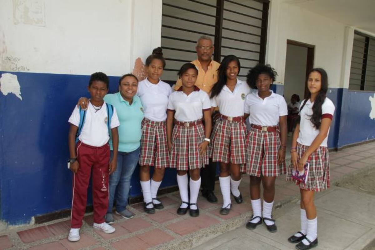 Camilo Mercado Caraballo, la profesora, Mábel Jaraba, Vanessa Vásquez Osorio, Deyaniris Pájaro Marimón, el profesor, Gabriel Arrieta, Brigith Bolaño Vásquez, Yeidis Rodríguez Godoy y Mayerli Correa Beleño. LUIS EDUARDO APARICIO