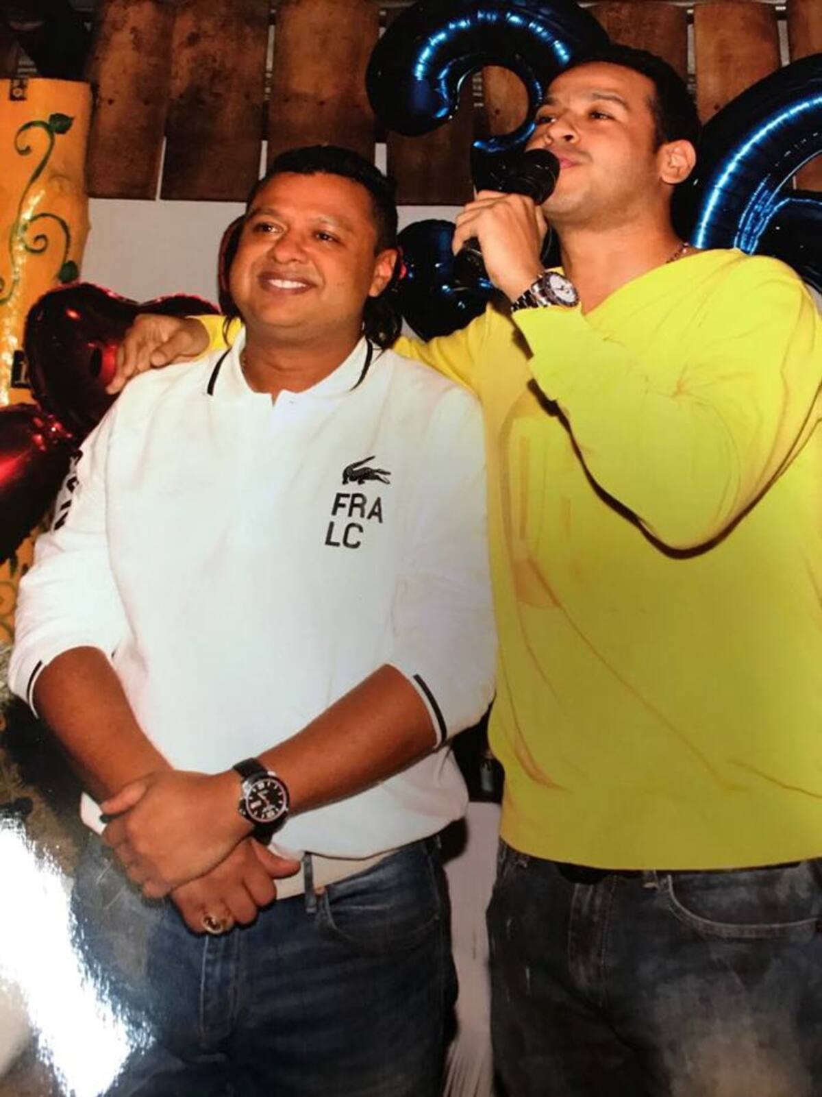 Con su hermano mayor, Rafael Santos Díaz. CORTESÍA