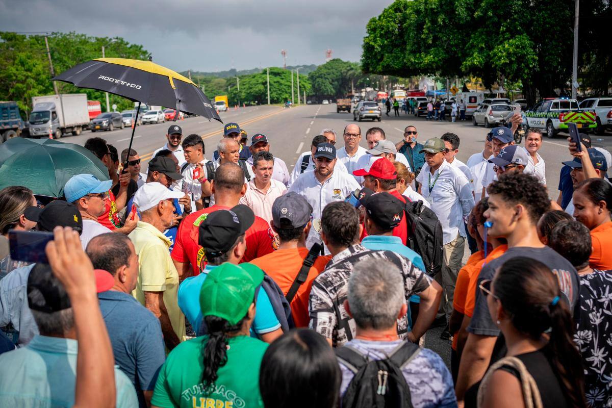 El gobernador de Bolívar exigió la presencia del Gobierno nacional para buscar soluciones a la problemática en el peaje de Turbaco. //Fotos: Cortesía