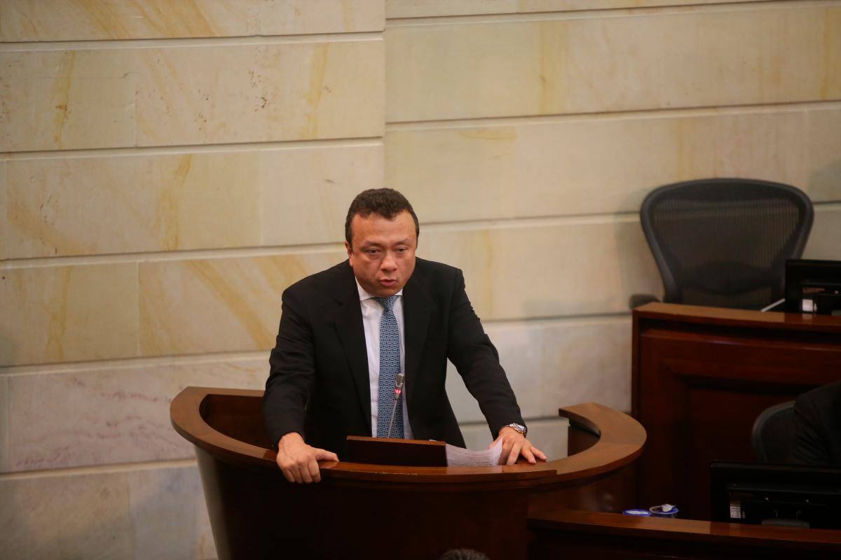 Reuniones con exsenador Pulgar fueron para temas de agenda: Mineducación