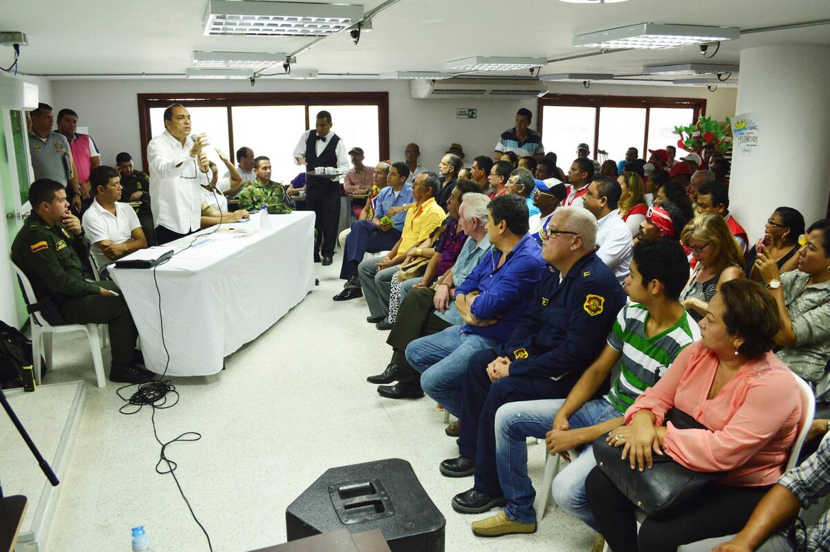 El gobernador Segebre reunido con los caseteros. COLPRENSA