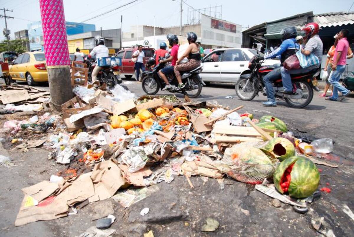 En Bazurto persiste la contaminación que afecta a Martínez Martelo, por lo que los residentes del barrio esperan que pronto se concrete el traslado de la central de abastos. Aroldo Mestre-El Universal