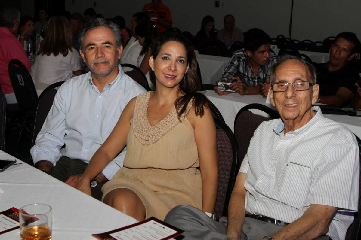 Juan Hincapié, Irina Saer de Hincapié y José Saer.