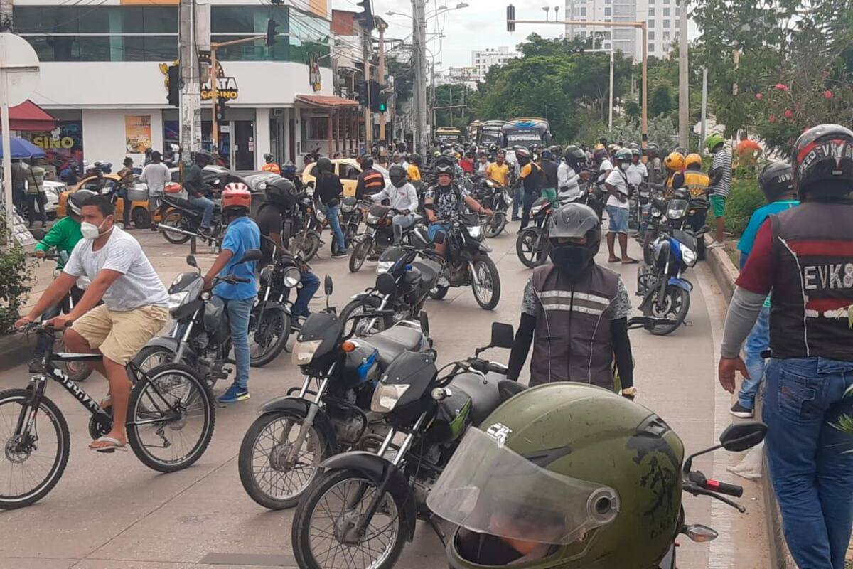 Protestas en Cartagena por decreto de viernes sin moto