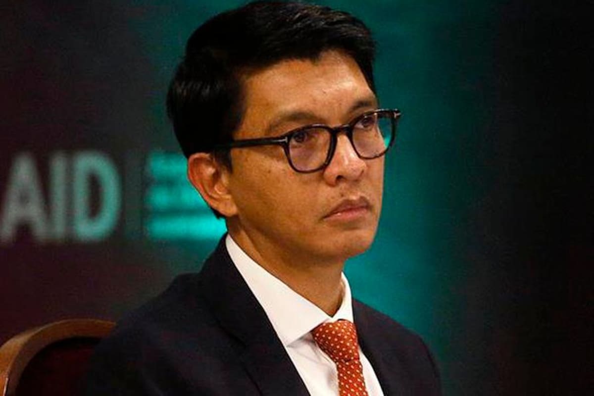 Presidente de Madagascar nombra gabinete tras suspender a ministros