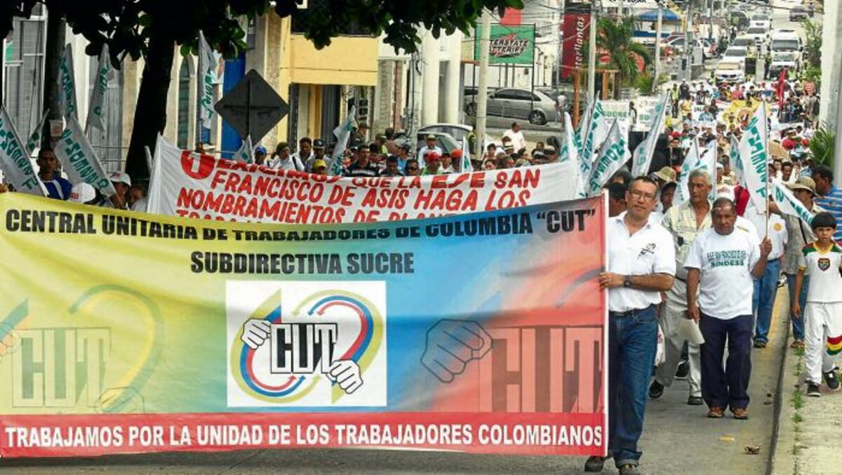 Un llamado al Gobierno nacional a discutir el pliego de peticiones realizaron las centrales obreras.