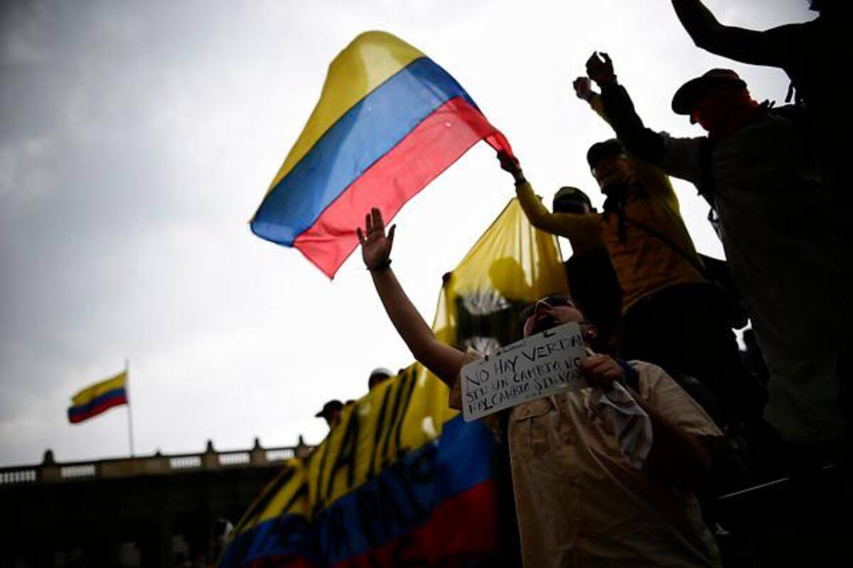 Continúan las marchas a pesar de la caída de la reforma tributaria