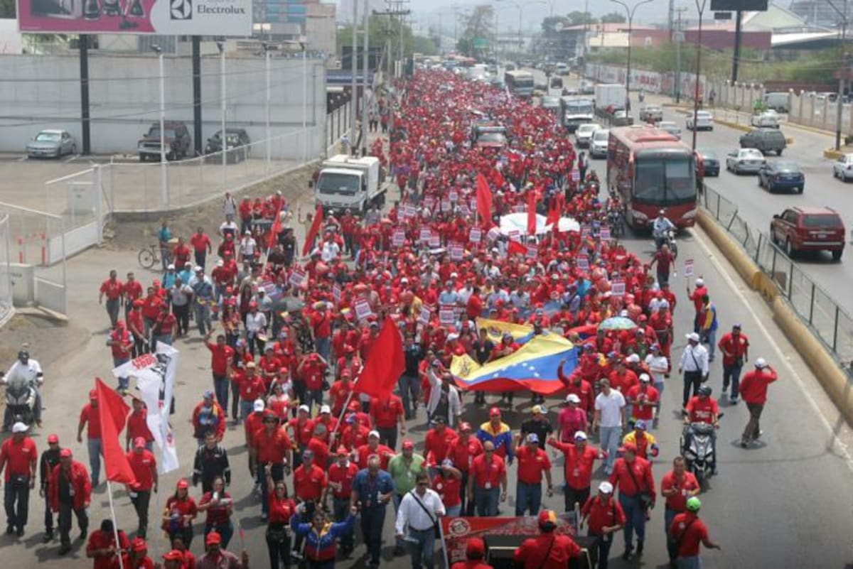 Petroleros durante la marcha en Venezuela. EL TIEMPO DE VENEZUELA