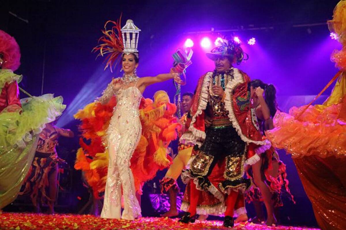 La reina del Carnaval de Barrranquilla 2014, Maria Margarita Diazgranados, y el rey momo Álvaro Bustillo. RAFAEL POLO AVELLANEDA - COLPRENSA