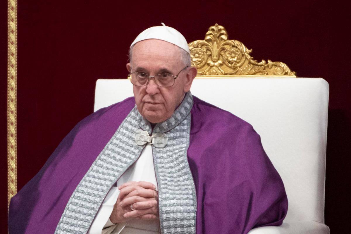 Francisco homenajea a Benedicto XVI en la entrega de los premios Ratzinger