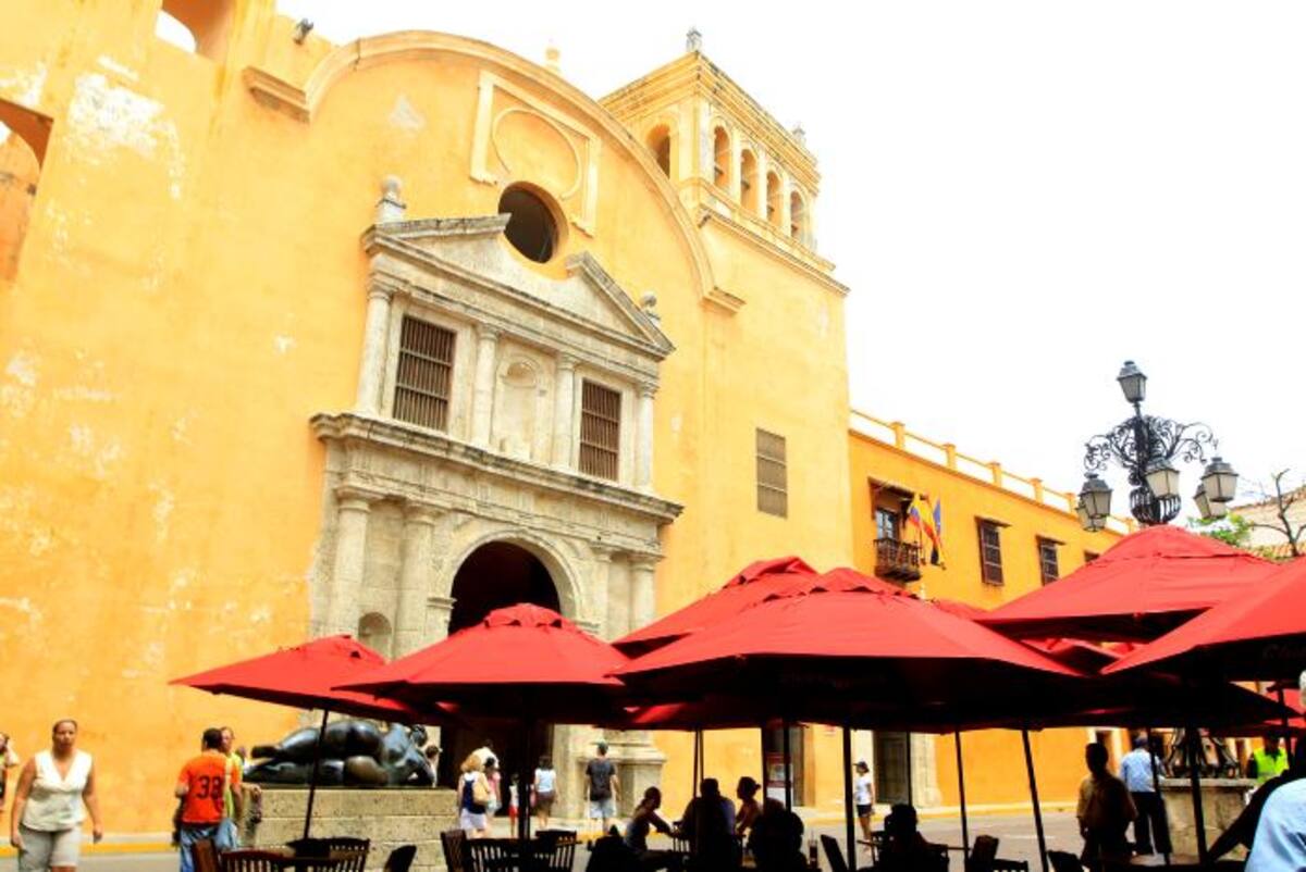 La farola de la Plaza de Santo Domingo, días antes de su desmonte. CORTESÍA
