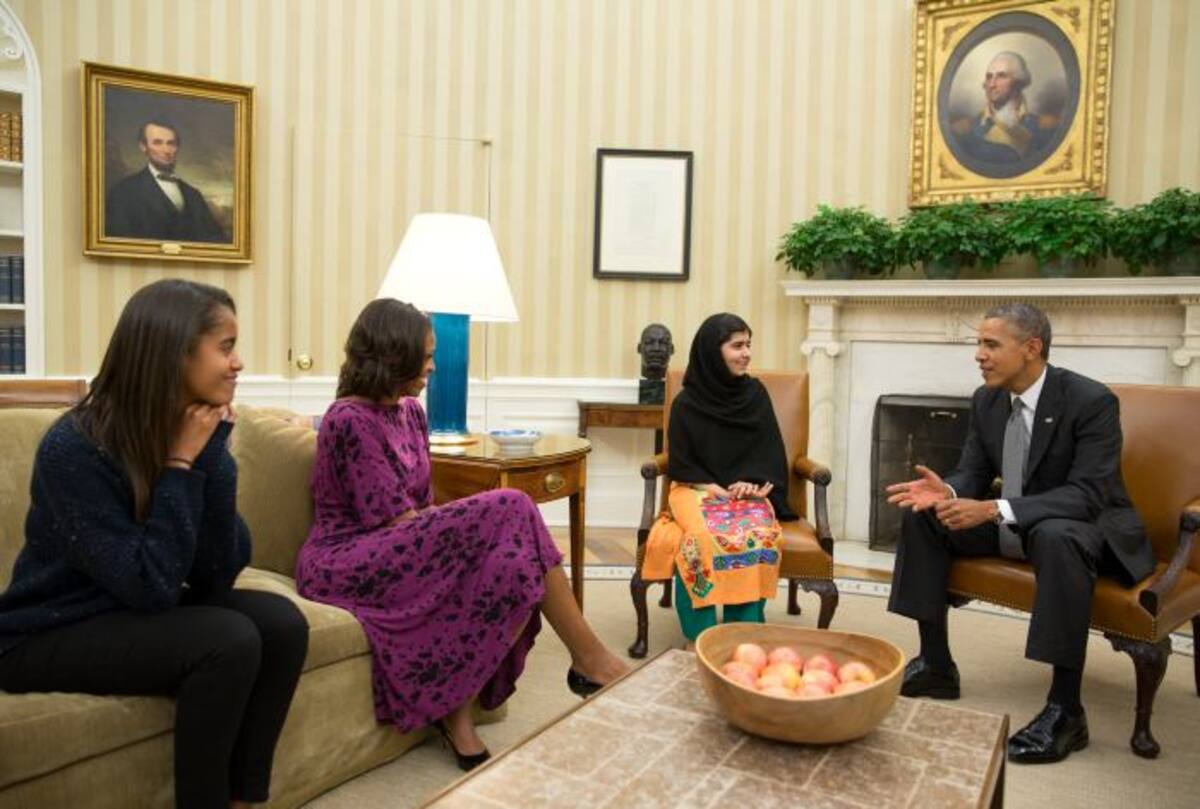 Mala al lado de Barack Obama, su esposa Michelle y su hija Malia. AFP Pete SOUZA