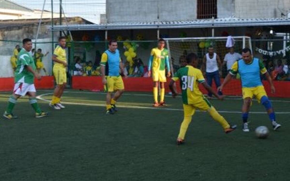 Con una integración deportiva entre padres y niños, la Escuela Independiente Cartagena despidió el 2015 y le dio la bienvenida al 2016.
