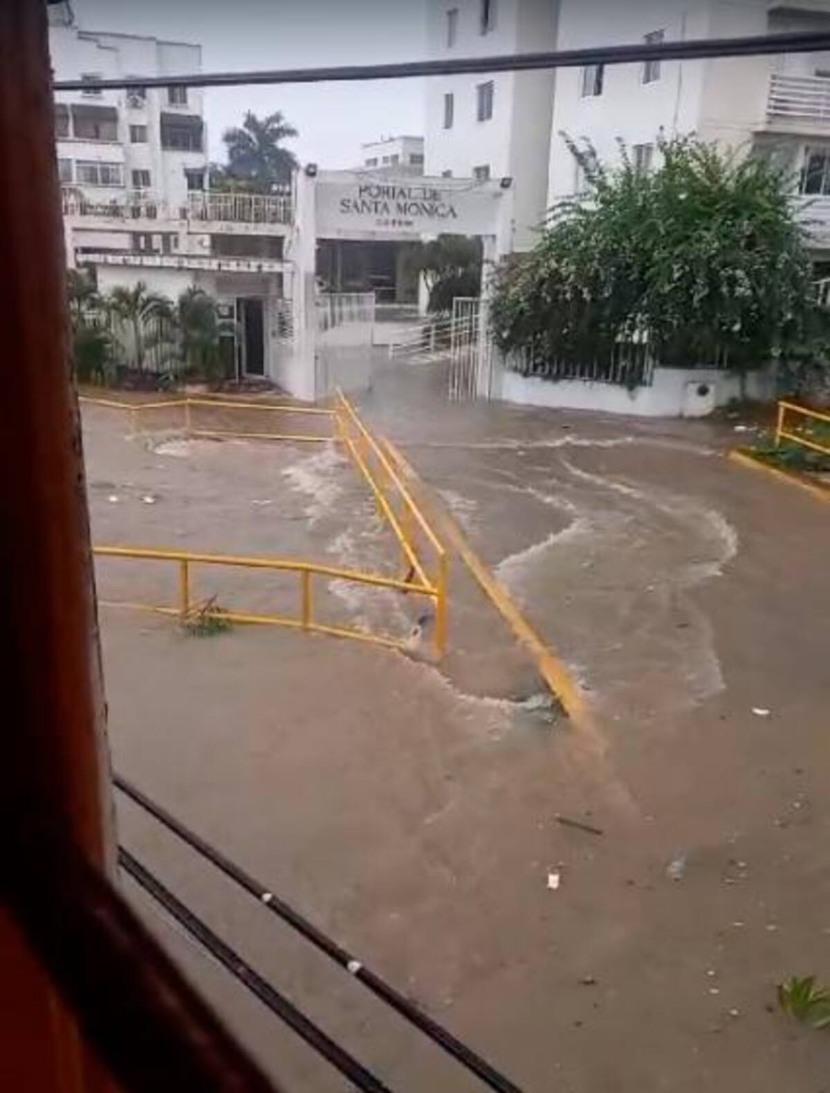 El Socorro, como siempre, se llena de agua.
