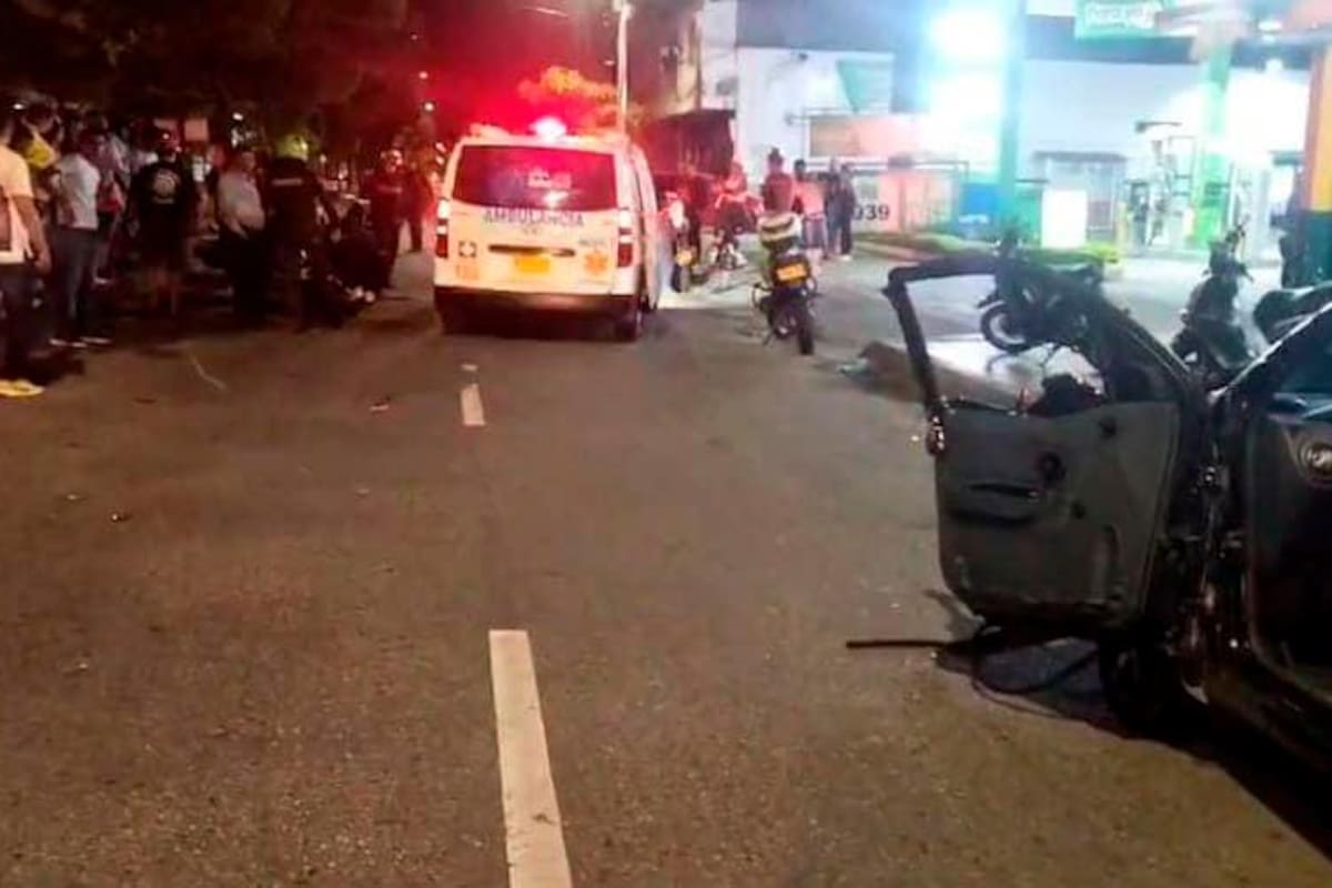 Motociclista murió luego de chocar contra la puerta de un carro