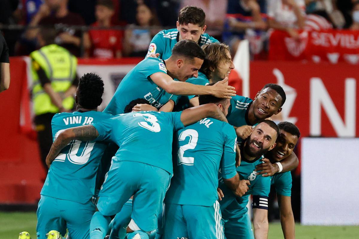 El Real Madrid remontó en la segunda mitad y acaricia el título