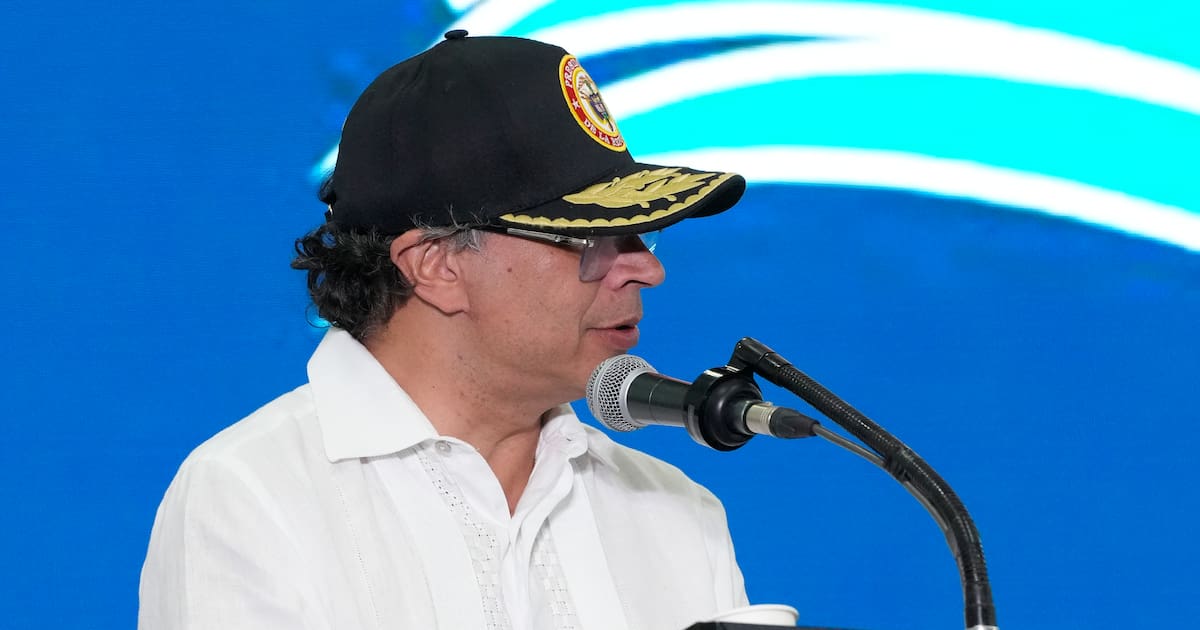 Gustavo Petro anunciará esta noche aumento del salario mínimo 2026