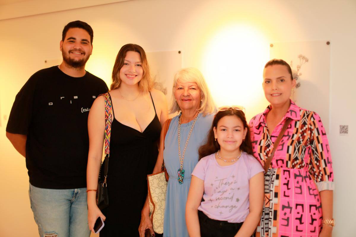 Sebastián Morales, Nicol Tirado, Janeth Quintero, la niña Luciana Tirado y Mónica Chedraue.