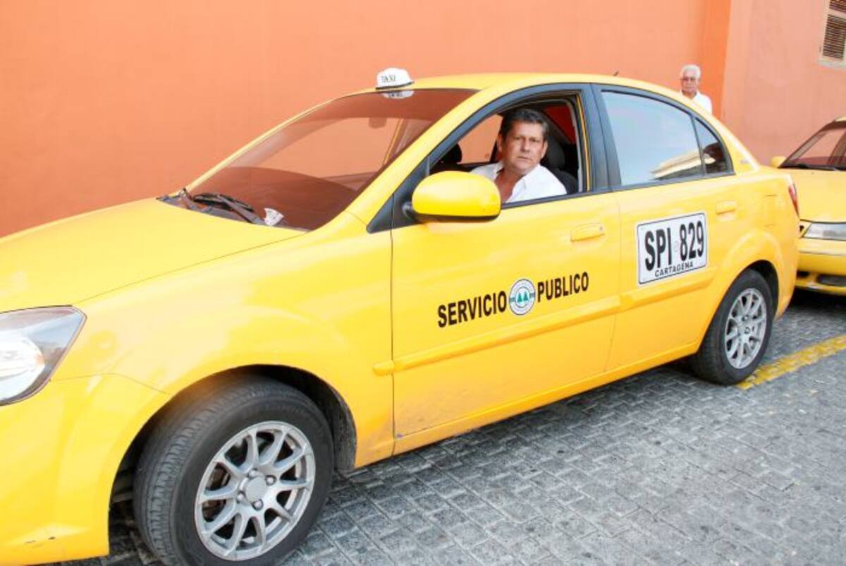 Jhon Dillenger tiene más de 20 años trabajando como taxista. El viernes decidió devolver el dinero que un pasajero dejó en su vehículo. Zenia Valdelamar-El Universal