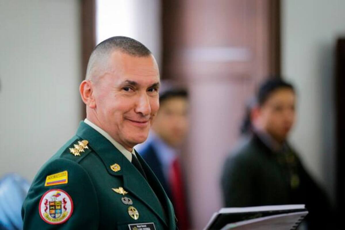 Investigan a comandante del Ejército por interceptaciones a profesor de su esposa