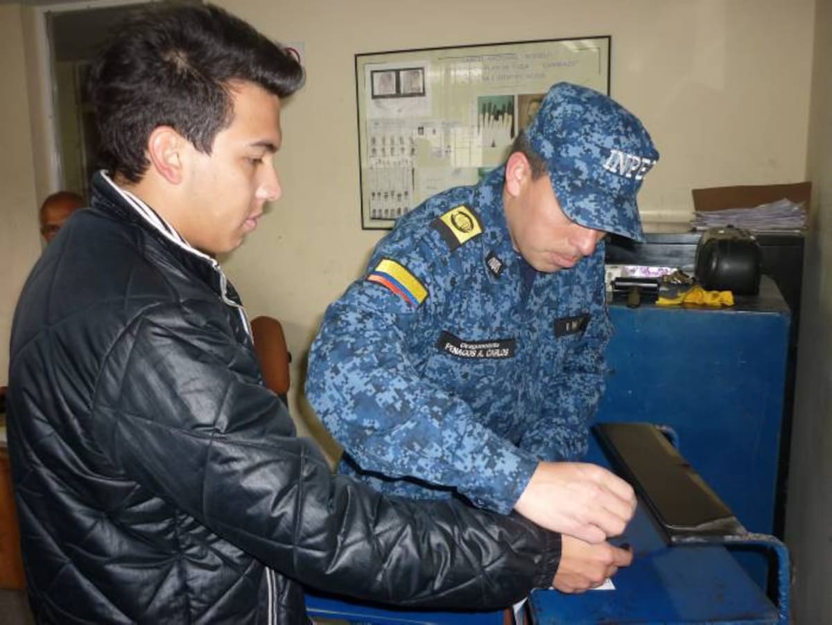 Carlos Cardenas en su ingreso a la cárcel.
