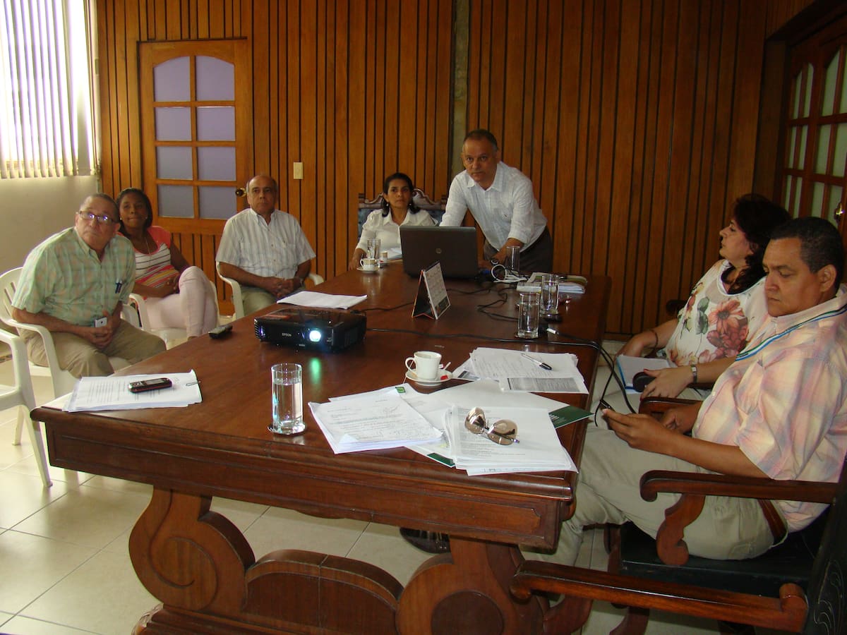 La junta directiva del hospital San Jerónimo analiza la crisis en la que está sumido el primer centro de salud de la capital de Córdoba.