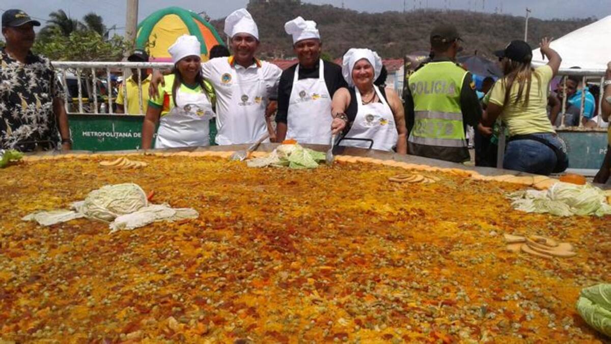 La exquisita receta fue hecha para más de 3 mil personas de manera gratis. Julio Castaño-El Universal