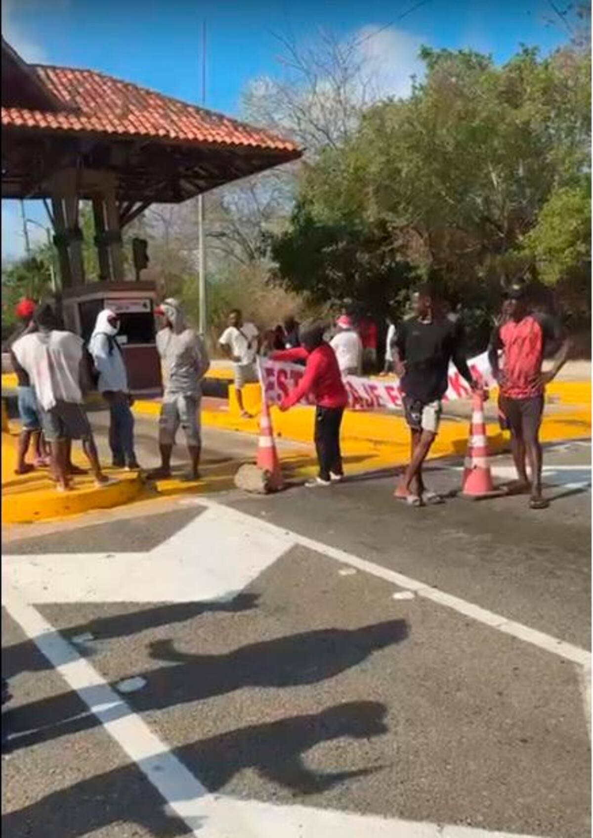 En el Anillo Vial protestaron para que se dé el desmonte del peaje Marahuaco. //Foto: Captura de pantalla de video
