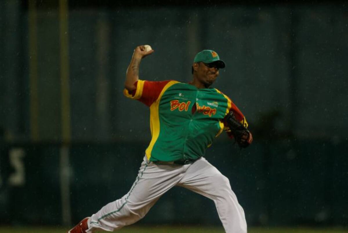 Javier Ortiz logró una histórica actuación para llevar a Bolívar a la victoria ante Cuba. JULIO CASTAÑO-EL UNIVERSAL