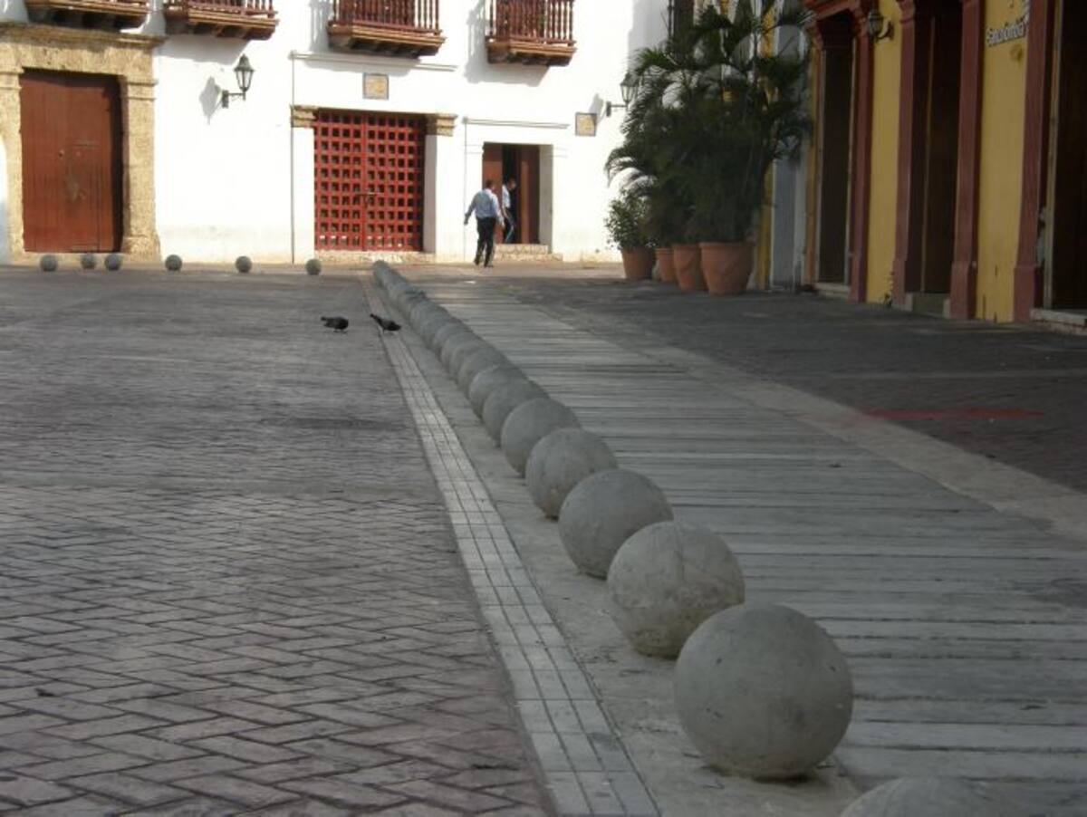 Así quedaron los bolardos instalados. LEDIS CARO D. - EL UNIVERSAL -