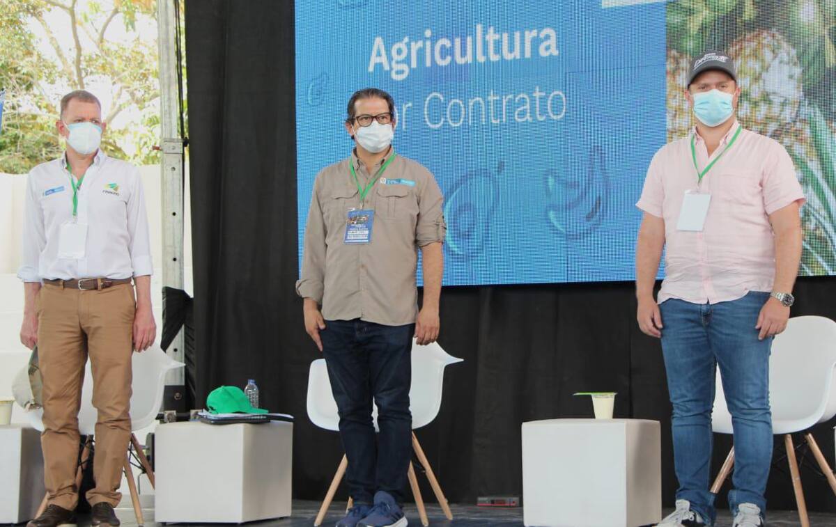 Rodolfo Zea, ministro de Agricultura y el gobernador de Sucre, Héctor Olimpo Espinosa//Manuel Santiago Pérez. El Universal.