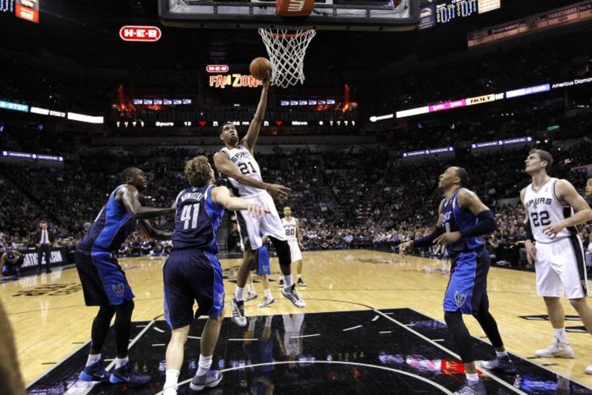 Partido entre Mavericks de Dallas y los Spurs de San Antonio. AFP Chris Covatta