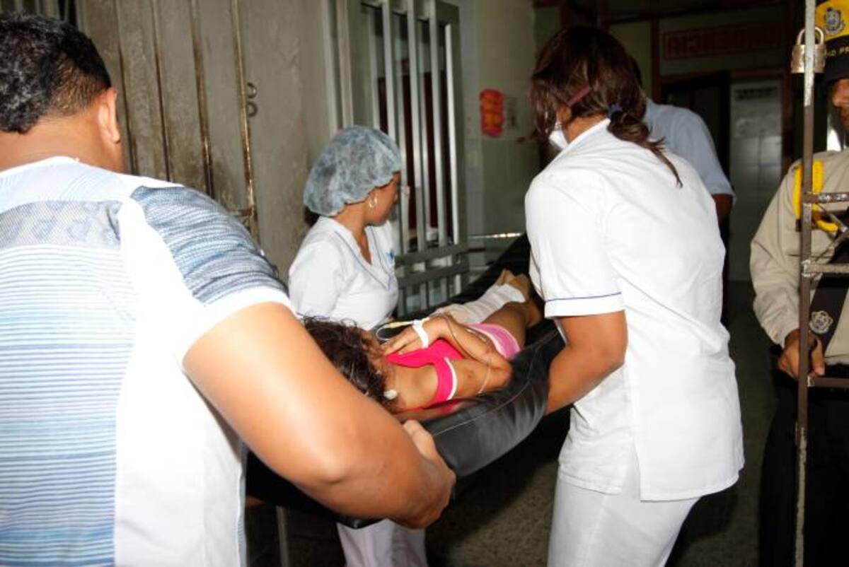 La niña Saeli María Solano resultó con fracturas en una de sus piernas. Fue trasladada a Cartagena. AROLDO MESTRE - EL UNIVERSAL