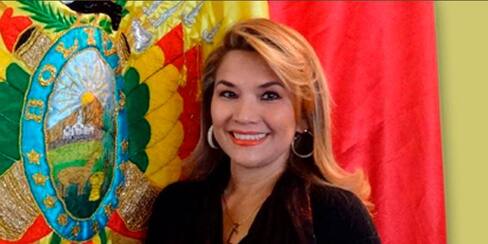 Senadora Jeanine Áñez se autoproclama presidenta interina de Bolivia
