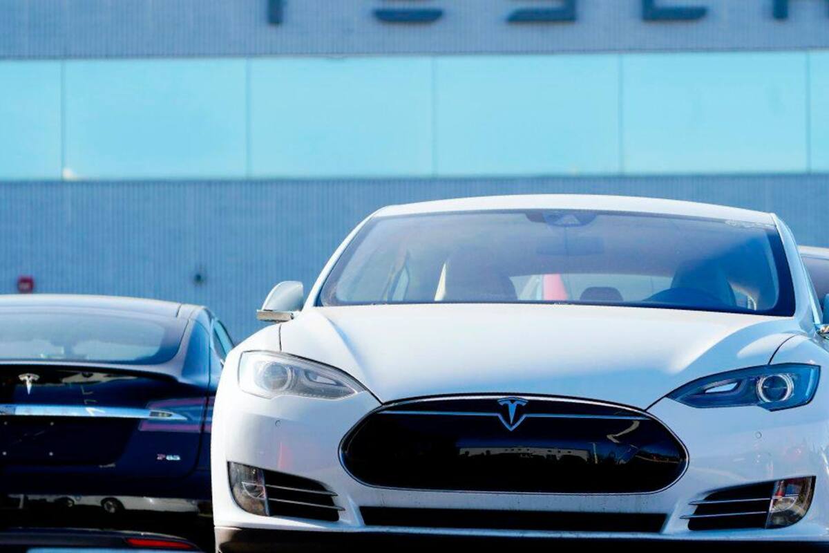Hertz ordena 100.000 vehículos eléctricos de Tesla