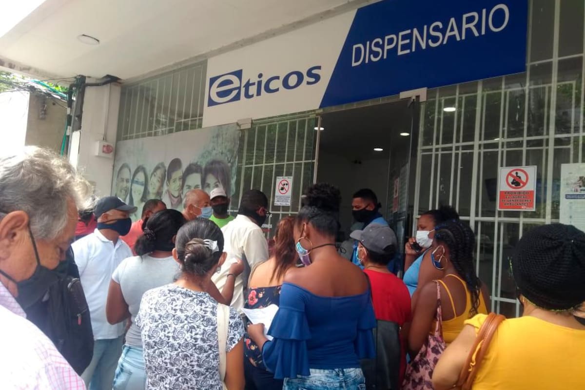 Usuarios denuncian retrasos de hasta 15 días en entrega de medicamentos