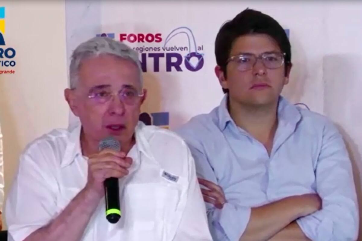 Petro es defendido por Uribe: “En mi presencia no se insultará al presidente”