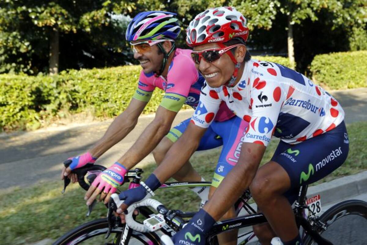 Nairo Quintana y José Serpa en la última etapa del Tour de Francia. AFP