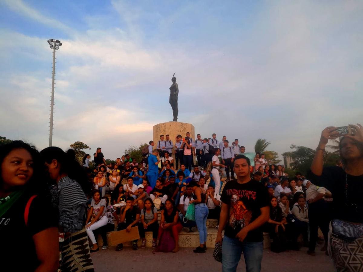 Las centrales obreras, pensionados, organizaciones sociales y estudiantes en Cartagena no cesan las manifestaciones contra el llamado “paquetazo de Iván Duque”. // Foto: Víctor Mora.
