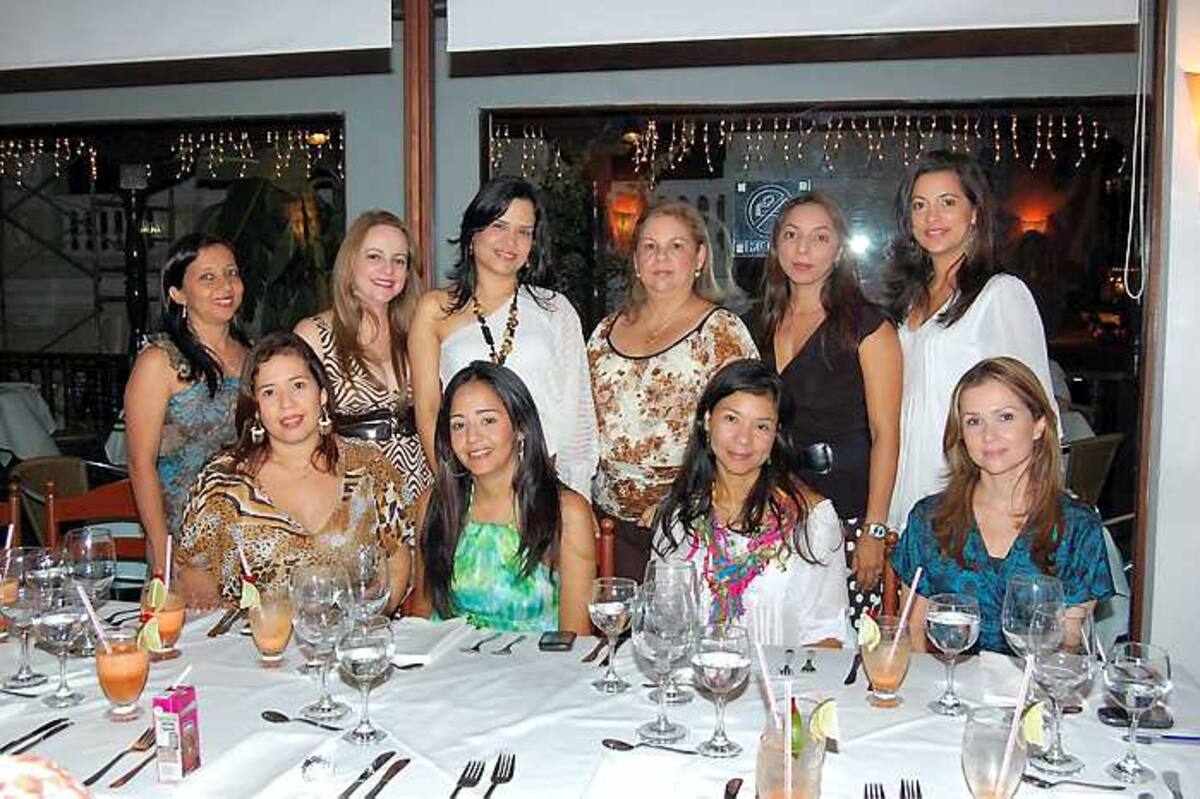De pie: Sandra Correa, Liliana Mendoza, Yadira Jiménez, Diana Quintero y Karen Simancas. Sentadas: Yomaira Bossa, Sofía Beleño, Patricia Pardo y Julia Vásquez. Archivo particular