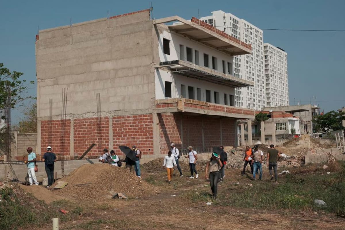 ¡Construían sin licencias! Distrito suspende 9 obras en Villa Rosita